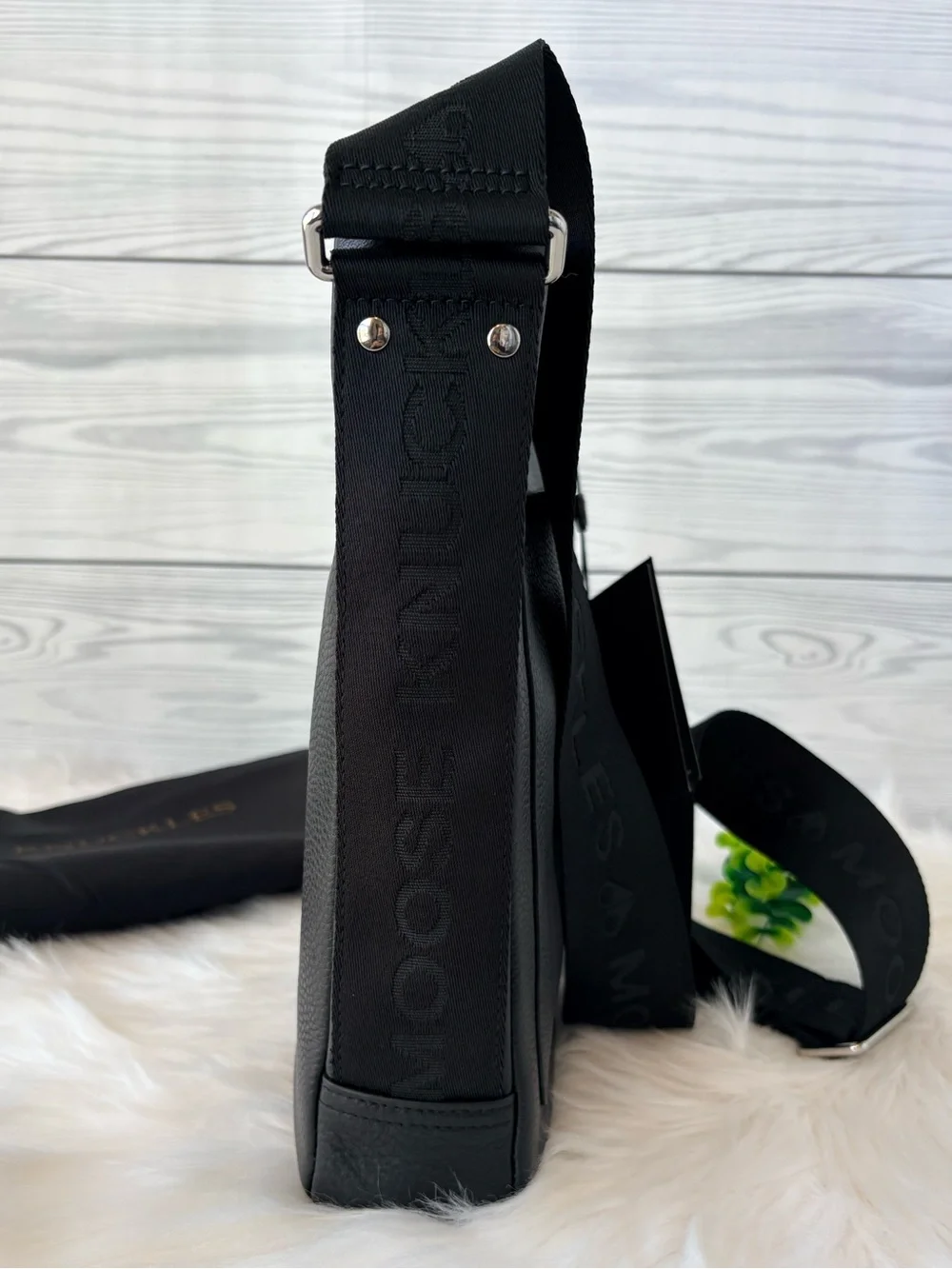 Moose‎ Knuckles Decaire Black Pebbled Leather Messenger Crossbody